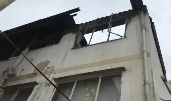 Вогонь перекинувся на будинок Вогонь перекинувся на будинок