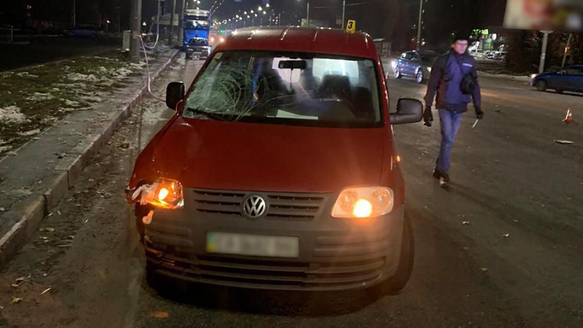 У Черкасах 4 грудня 2020 чоловік збив літню жінку з дитиною: бабця дитини загинула на місці У Черкасах 4 грудня 2020 чоловік збив літню жінку з дитиною: бабця дитини загинула на місці