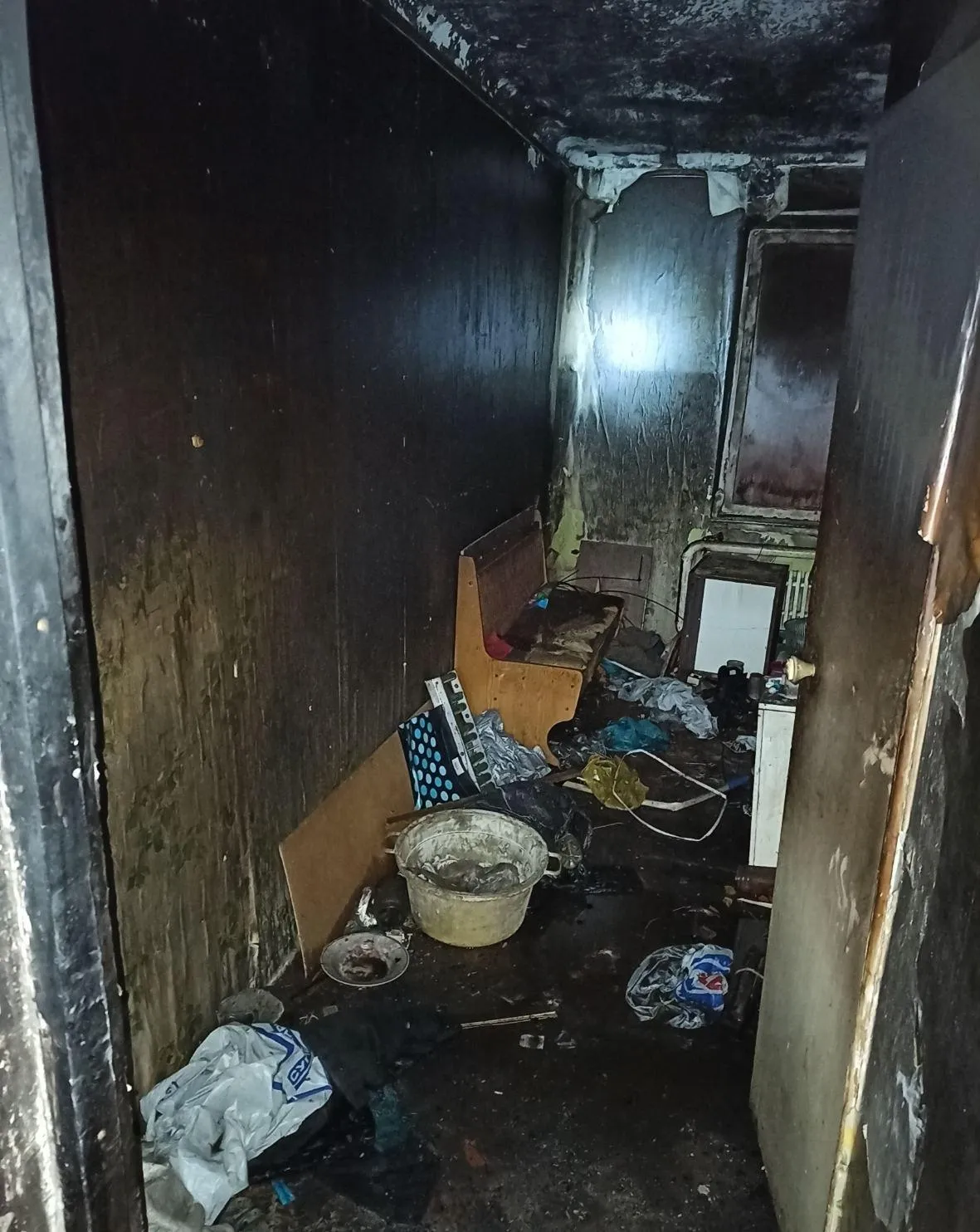 Одна жінка загинула, іншу врятували, багато людей евакуювали Одна жінка загинула, іншу врятували, багато людей евакуювали