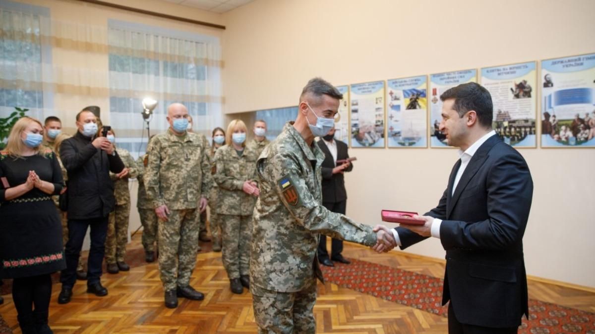 В Украине отмечают День волонтера: поздравления Зеленского В Украине отмечают День волонтера: поздравления Зеленского