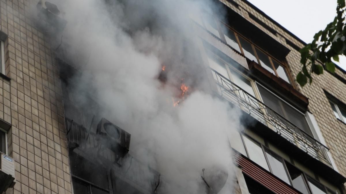 У Києві горіла багатоповерхівка: люди вистрибували з вікон: відео У Києві горіла багатоповерхівка: люди вистрибували з вікон: відео