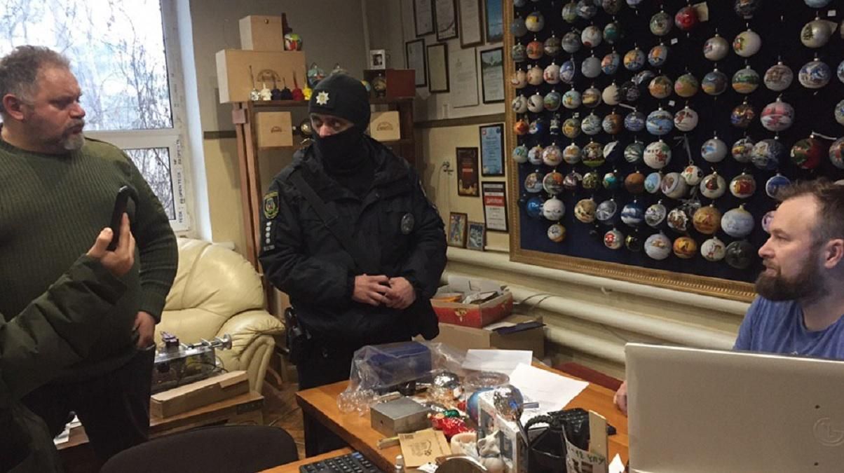 Паліть мене, бийте, що хочете, – власник ялинкової фабрики Паліть мене, бийте, що хочете, – власник ялинкової фабрики