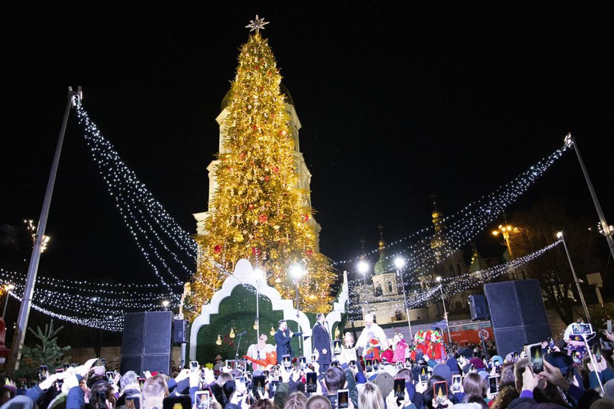 Головну ялинку країни засвітить голограма Святого Миколая Головну ялинку країни засвітить голограма Святого Миколая