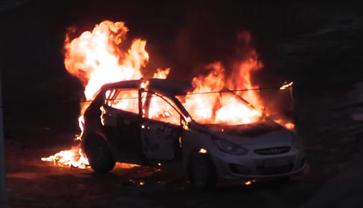 Припаркованный автомобиль взорвался под Киевом посреди ночи 6 декабря 2020: есть вероятность подрыва