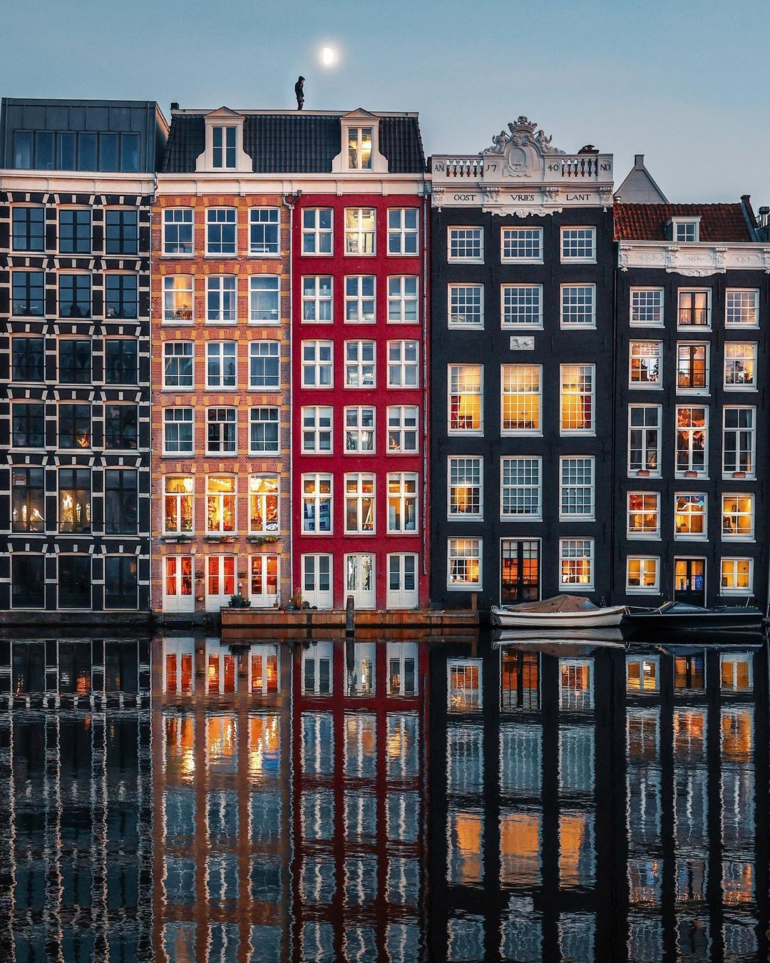 Вечірні фасади Амстердаму / Фото instagram amsterdamworld 