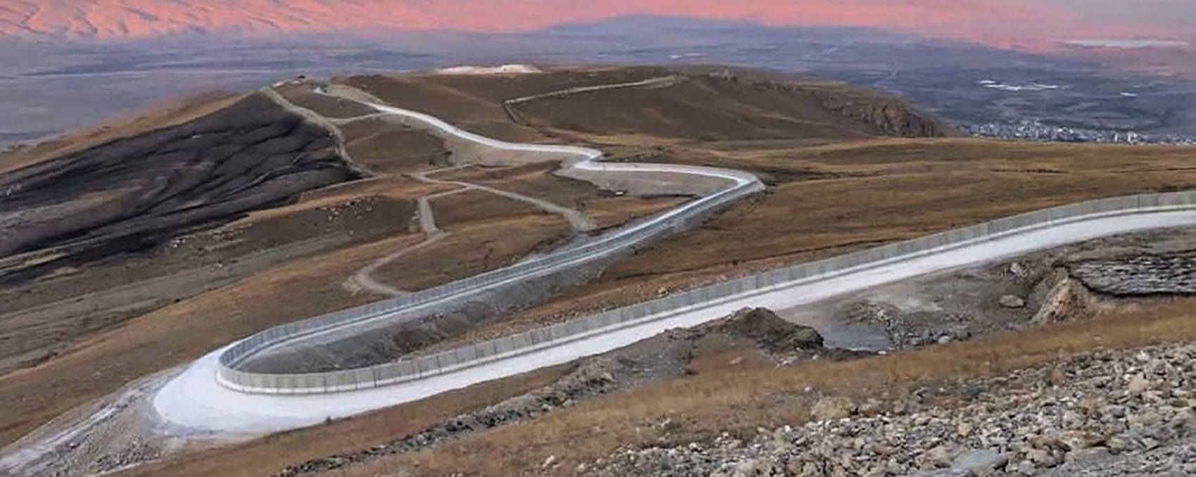 Турция построила 81-километровую стену на границе с Ираном