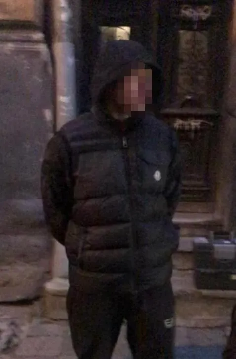 Чоловіки пограбували таксиста близько 5:00 Чоловіки пограбували таксиста близько 5:00