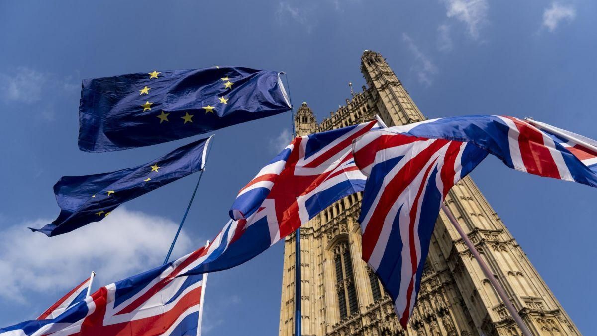 Прапори Великої Британії та ЄС у Лондоні
