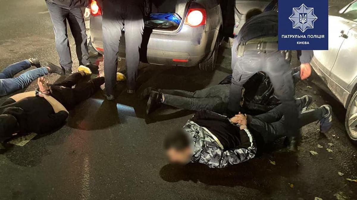 На Соломенке в Киеве задержали авто с 6 вероятными грабителями