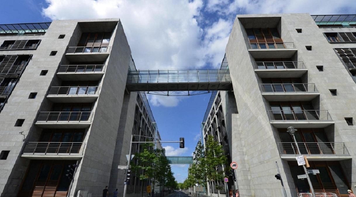 В немецком Бундестаге выцарапали свастику: фото В немецком Бундестаге выцарапали свастику: фото