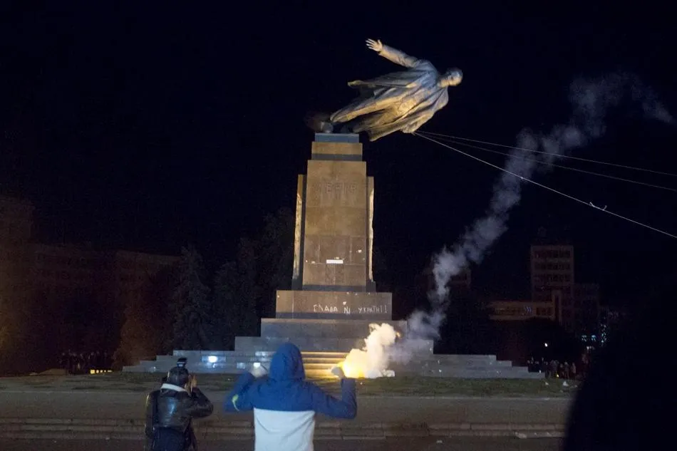 Повалення пам'ятника Леніну в Полтаві