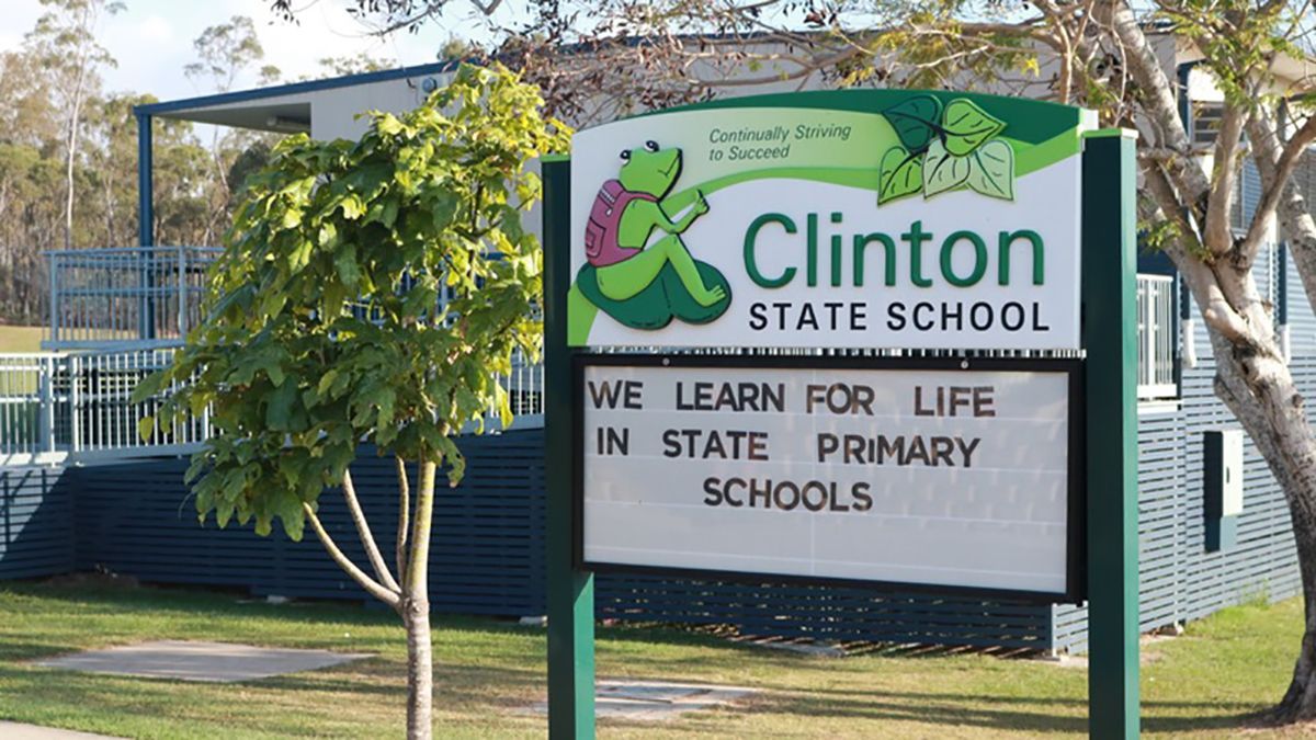 В Австралии пострадали 13 учеников и 2 учителей после удара молнии В Австралии пострадали 13 учеников и 2 учителей после удара молнии