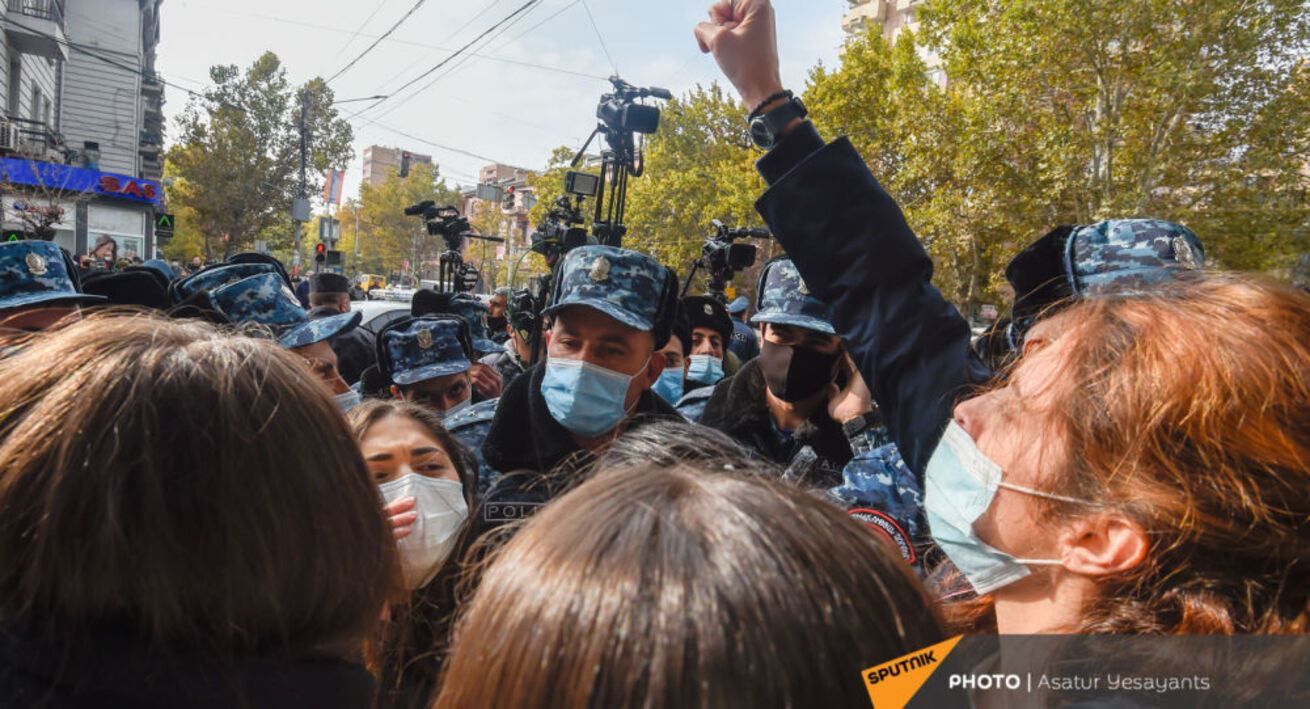 В Армении противники Пашиняна вышли на акции 08.12.2020 - видео