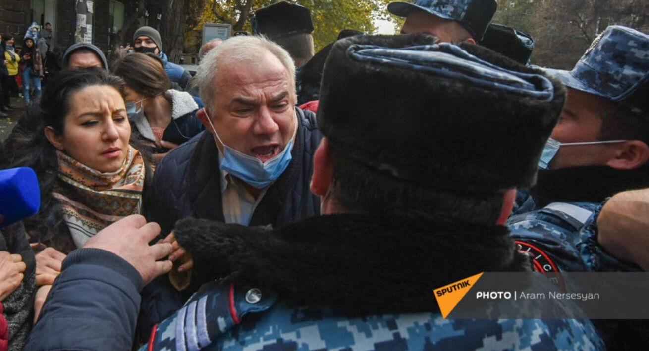 В Армении десятки задержанных на акциях протеста 08.12.2020 - видео