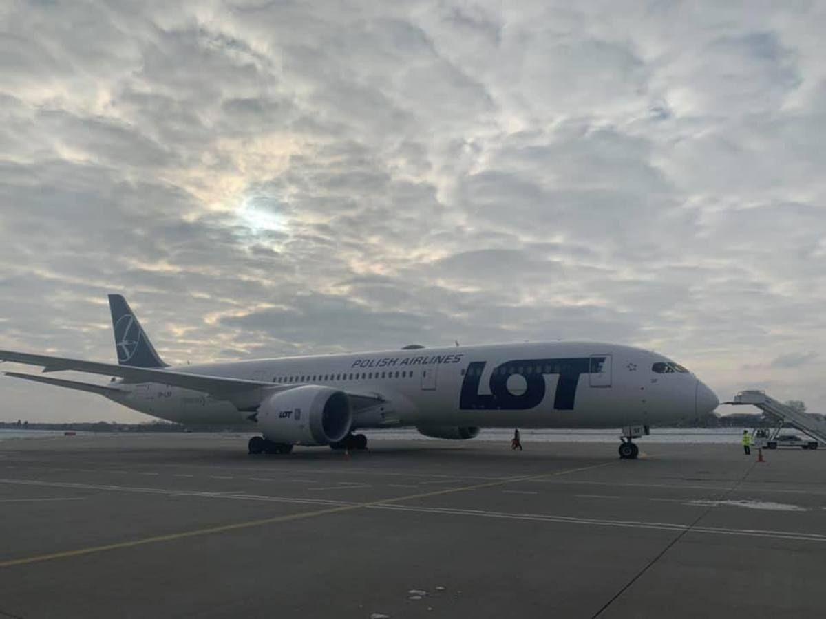 Львів'яни можуть відправляти посилки у Варшаву та Нью-Йорк прямим чартерним рейсом Львів'яни можуть відправляти посилки у Варшаву та Нью-Йорк прямим чартерним рейсом