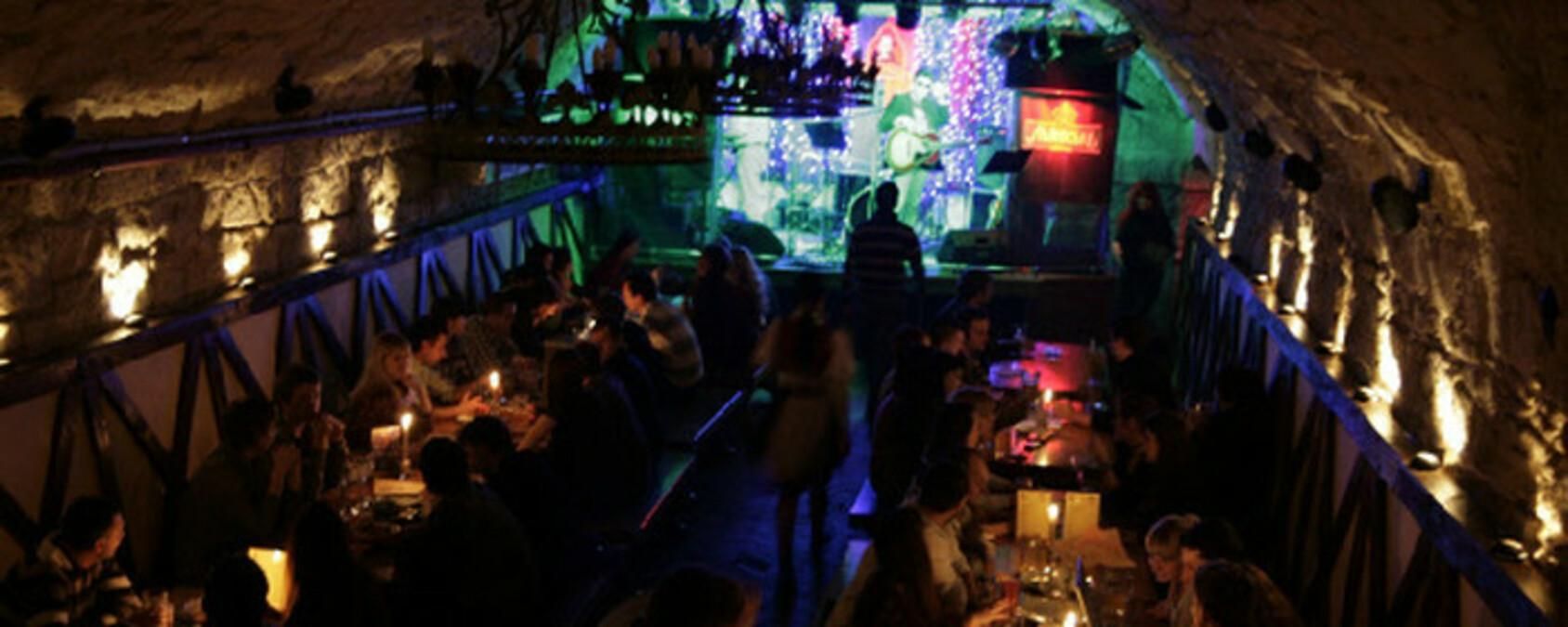 Во Львове оштрафовали администратора паба за нарушение карантина выходного дня Во Львове оштрафовали администратора паба за нарушение карантина выходного дня