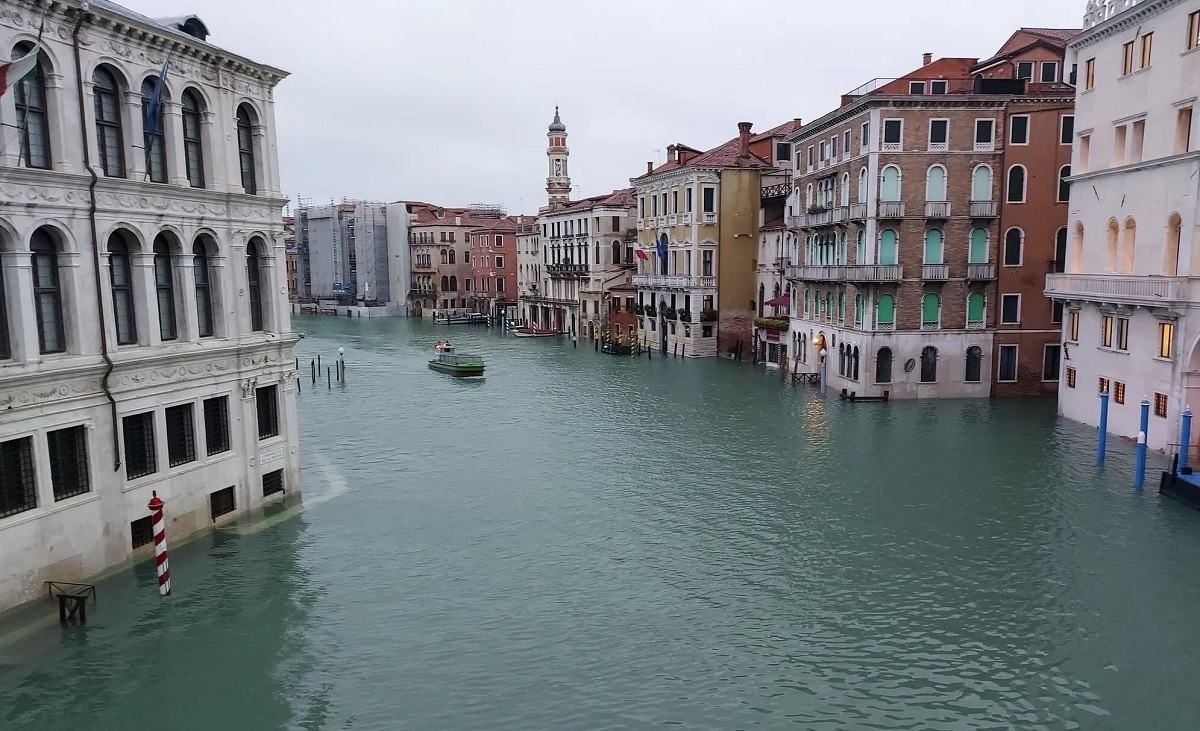 Наводнение в Италии: много жертв - фото, видео последствий
