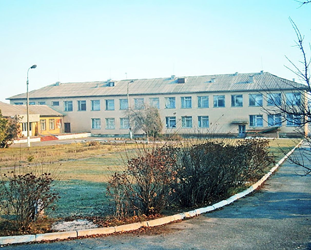 Директор під Черкасами варив самогон в школі та знущався над учнями Директор під Черкасами варив самогон в школі та знущався над учнями