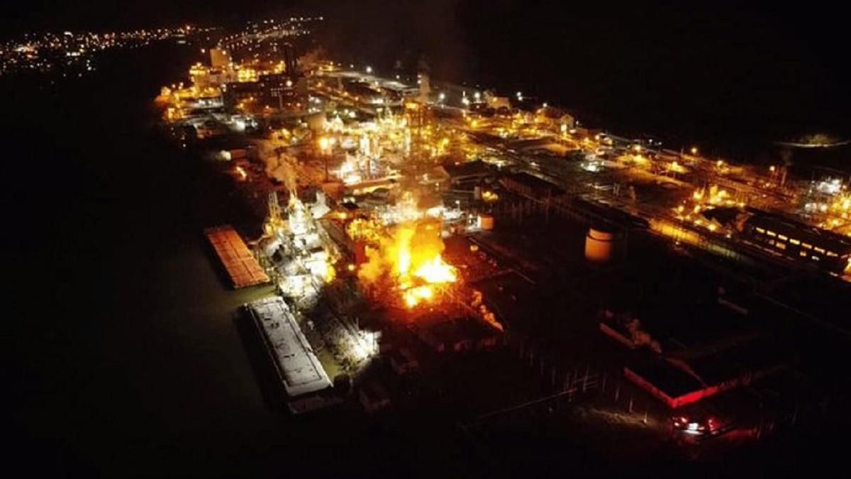 В США на химзаводе взрыв и пожар: есть пострадавшие - фото, видео В США на химзаводе взрыв и пожар: есть пострадавшие - фото, видео