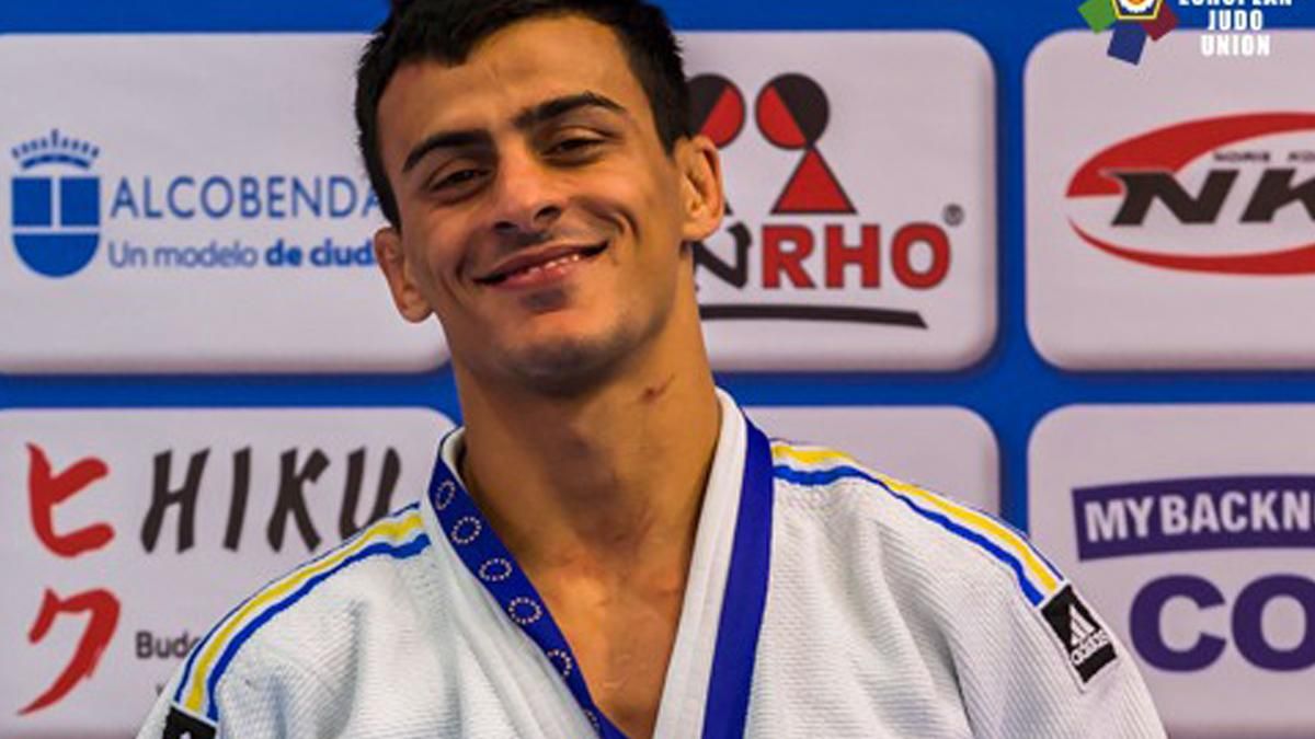 У Києві спалили Mercedes депутата Георгія Зантараї 09.12.2020 У Києві спалили Mercedes депутата Георгія Зантараї 09.12.2020