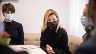 У чорній кофті та штанах: Олена Зеленська показала стильний образ – фото 