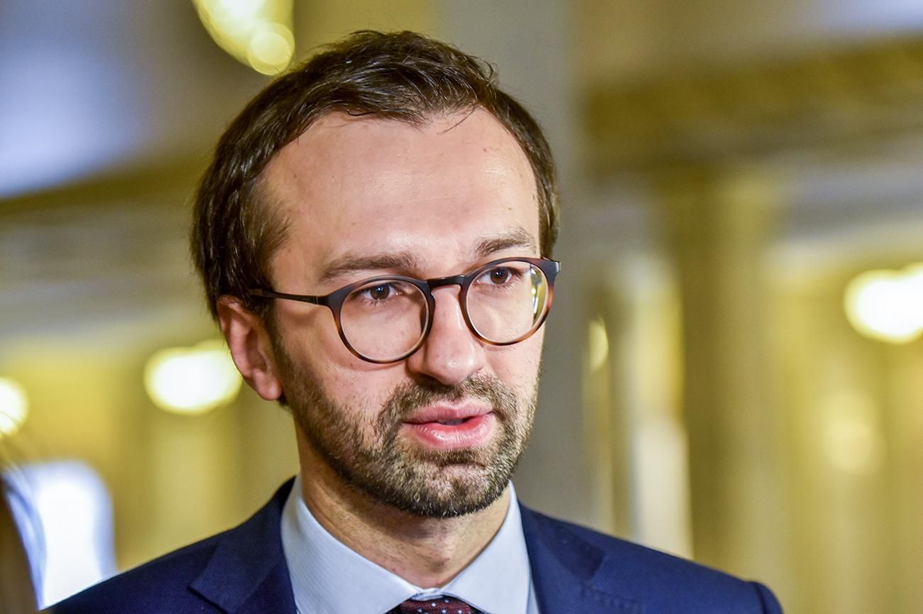 "Безкоштовно користуються мережами і заробляють": Лещенко про тарифи на передачу електроенергії "Безкоштовно користуються мережами і заробляють": Лещенко про тарифи на передачу електроенергії