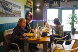 Как работа кафе и ресторанов в новогоднюю ночь повлияет на ситуацию с COVID-19
