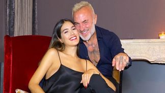 "Танцующий миллионер" Джанлука Вакки очаровал сеть рождественским фото с женой