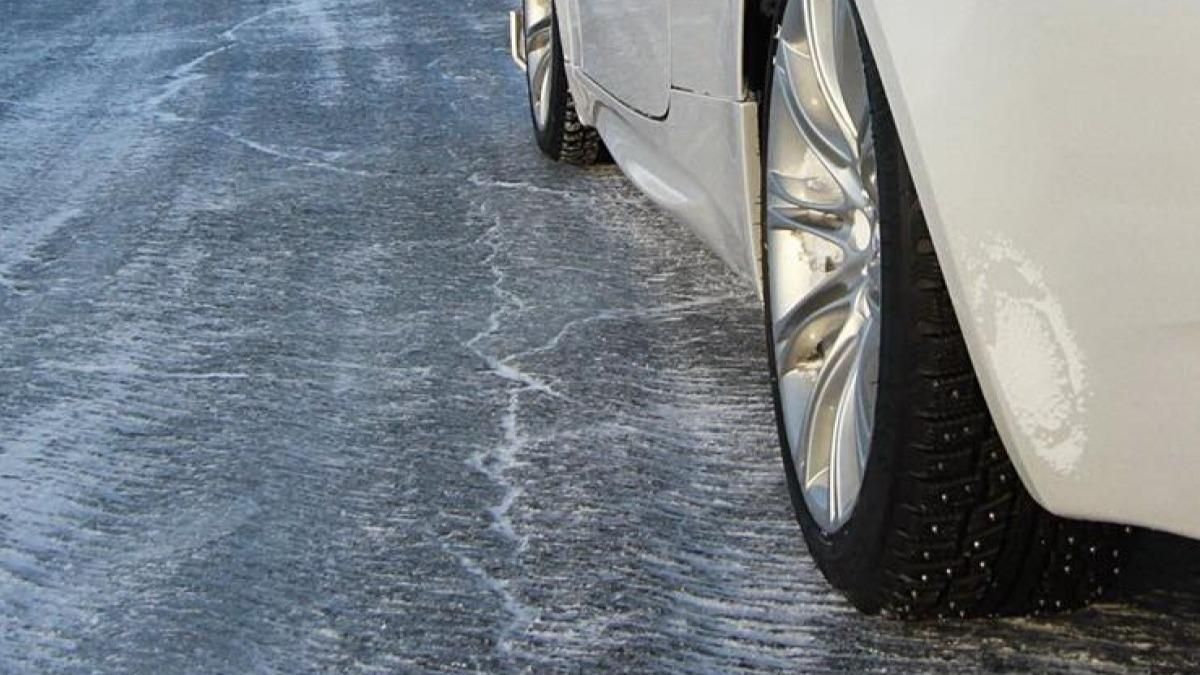 Ожеледиця та шквальний вітер: синоптики попереджають про негоду Ожеледиця та шквальний вітер: синоптики попереджають про негоду