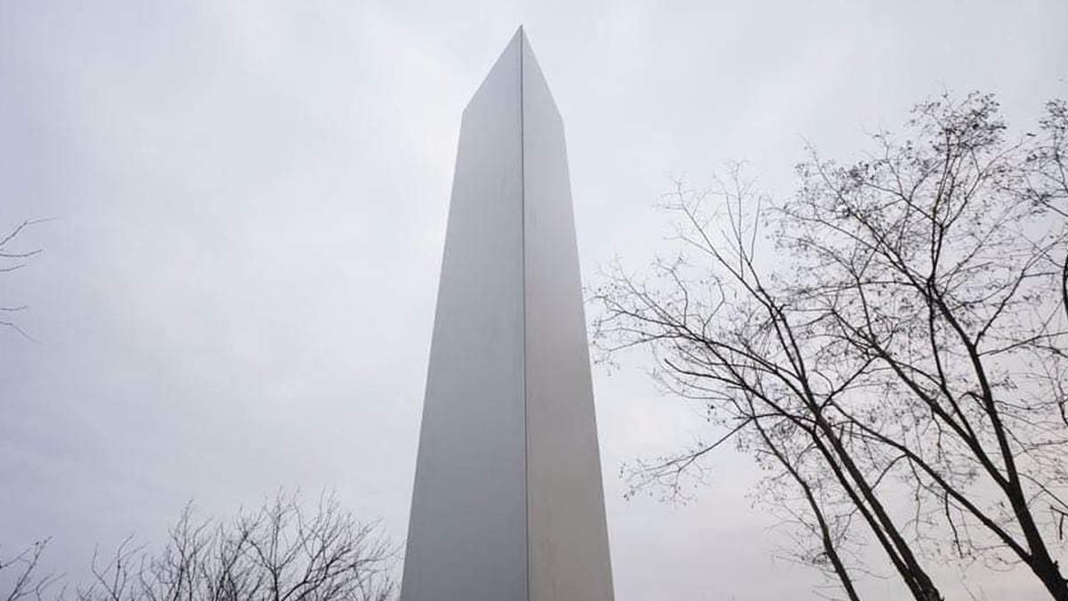 У Києві на Замковій горі знайшли ще один таємничий моноліт У Києві на Замковій горі знайшли ще один таємничий моноліт