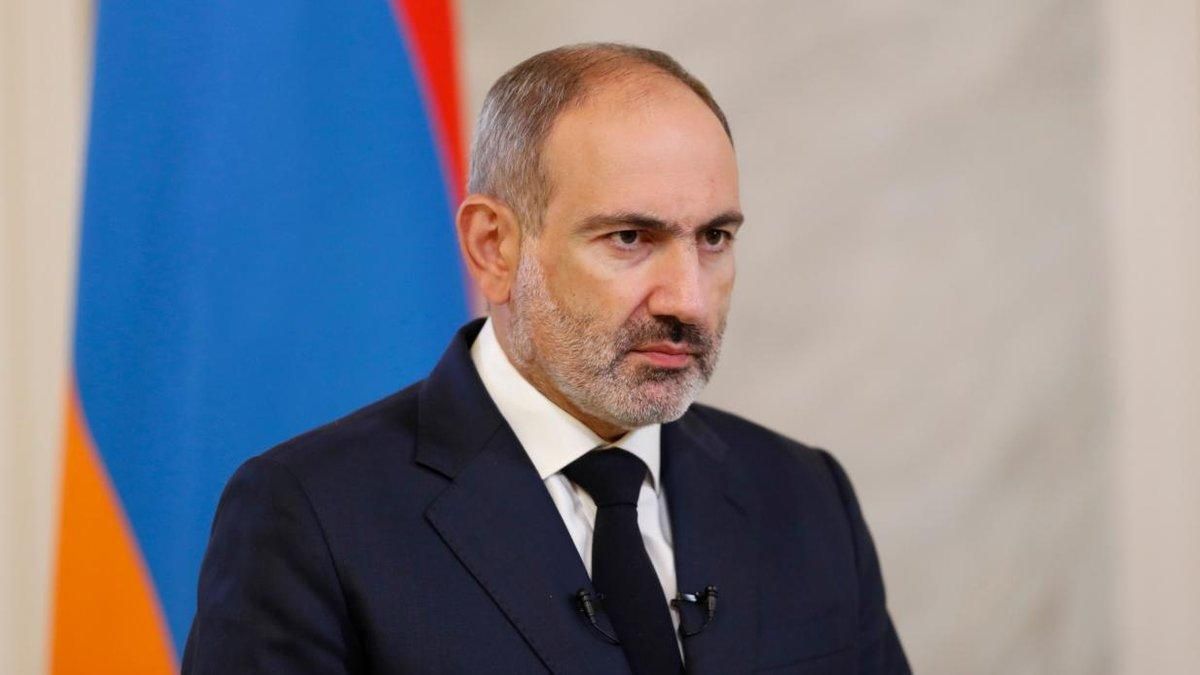 Прем'єра Вірменії Пашиняна закидали яйцями біля входу до парламенту