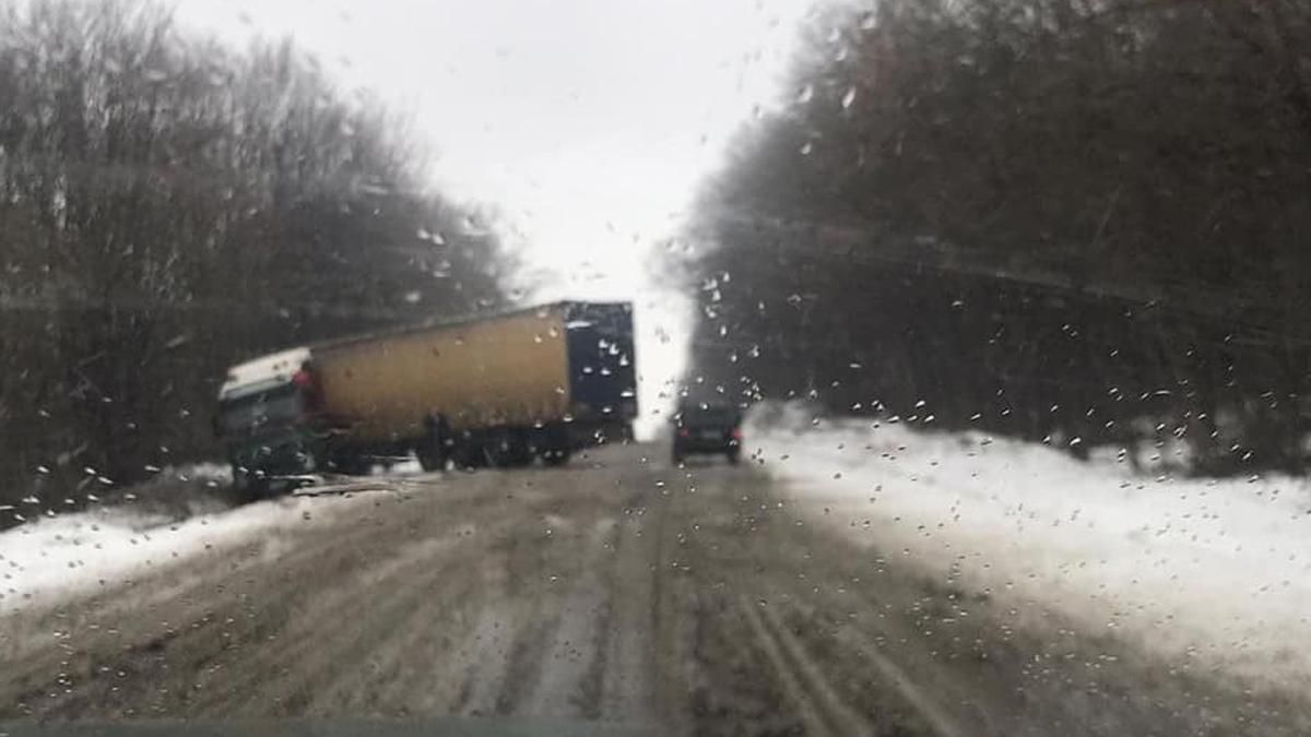 У Тернопільській та Рівненській областях обмежили рух транспорту