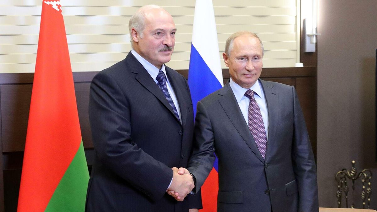Россию и Беларусь хотят отключить от финансовой системы SWIFT