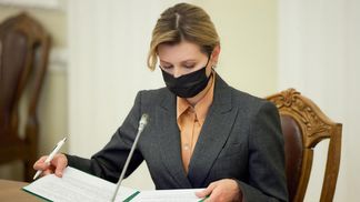 У класичному піджаку: Олена Зеленська захопила стриманим вбранням – фото