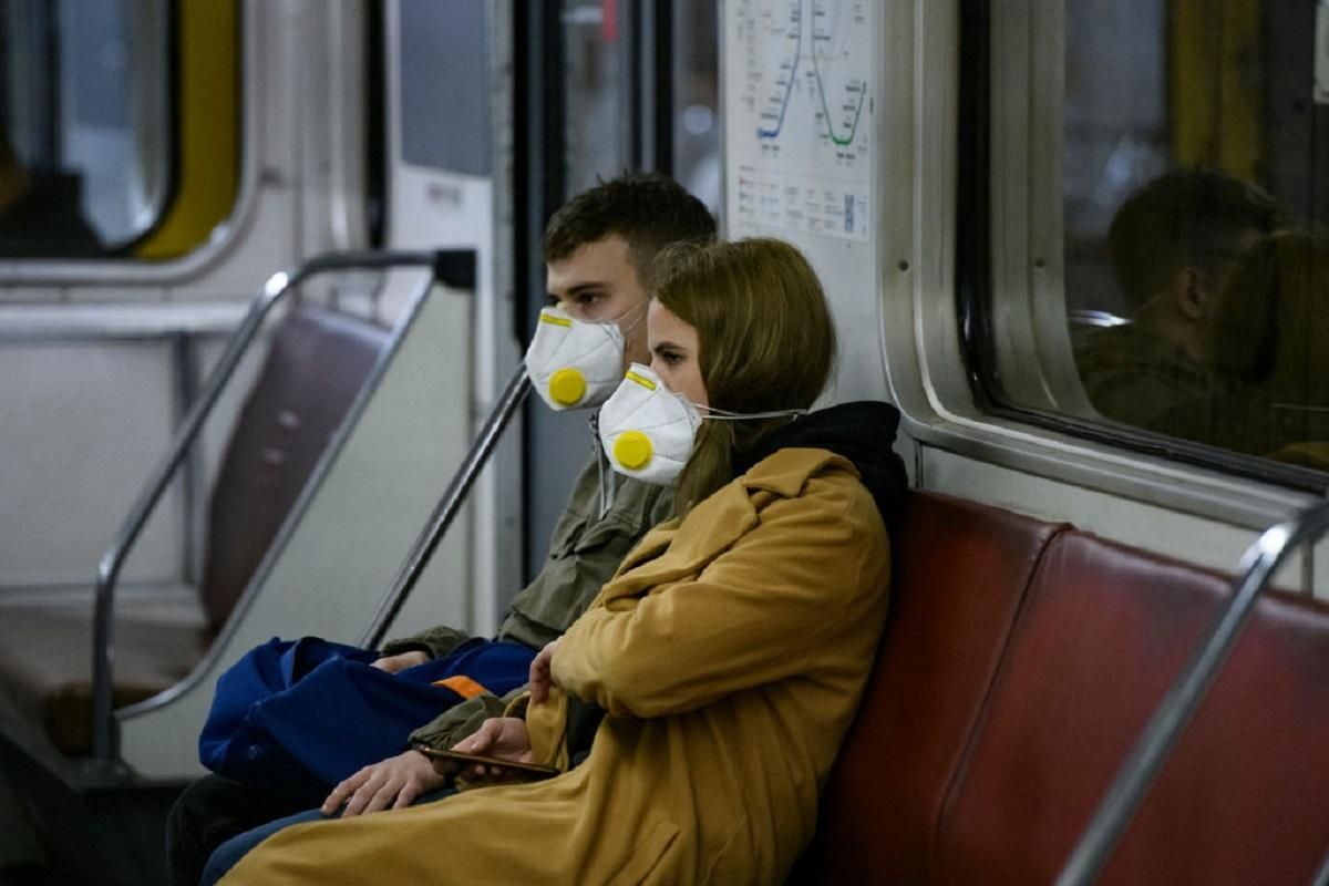 Когда в Украине следует ввести жесткий карантин: опрос Когда в Украине следует ввести жесткий карантин: опрос