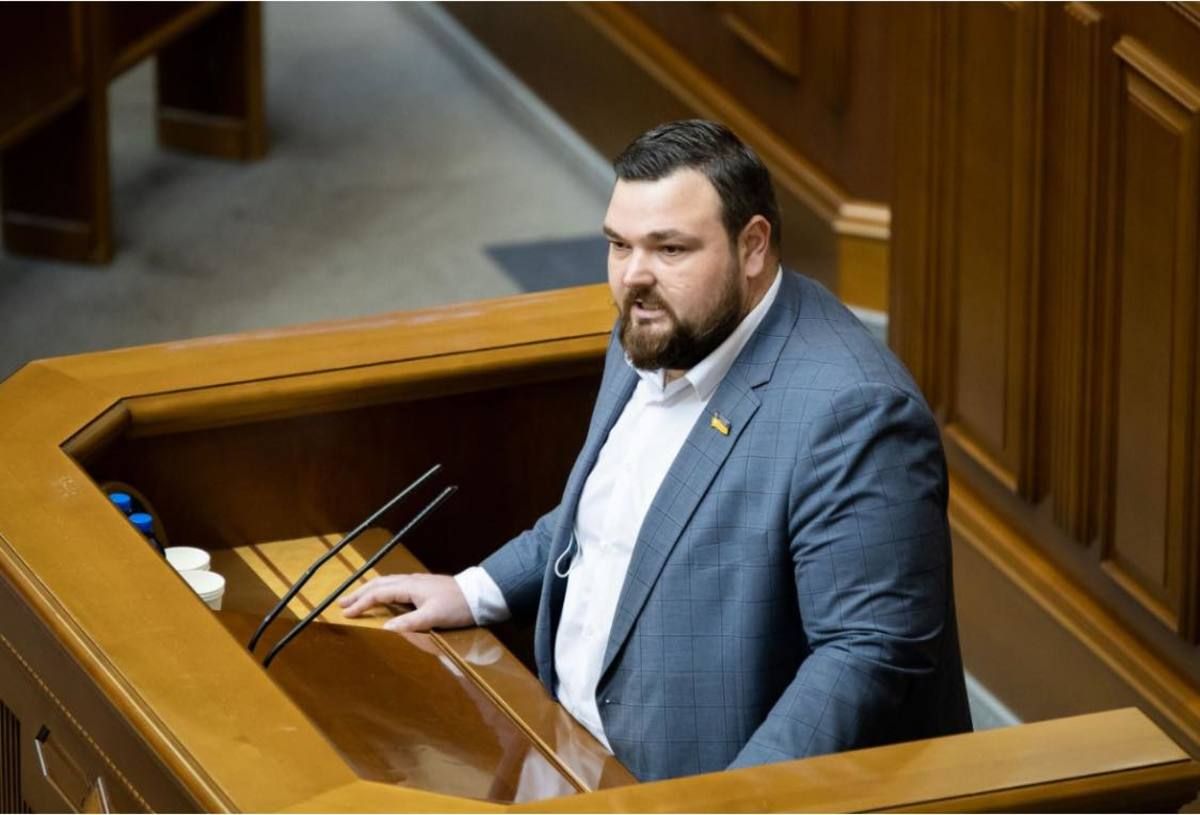 У нардепа від Слуги народу Задорожного викрали 100 тисяч з авто У нардепа від Слуги народу Задорожного викрали 100 тисяч з авто