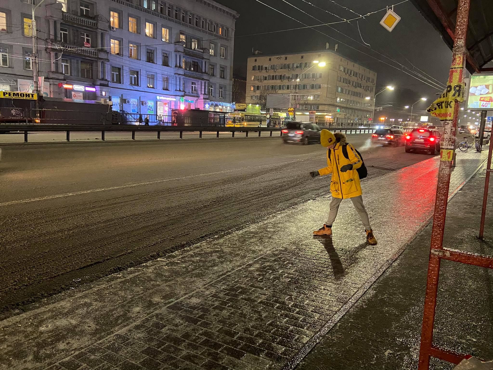 В Киеве из-за гололеда на дорогах зафиксировали 127 ДТП