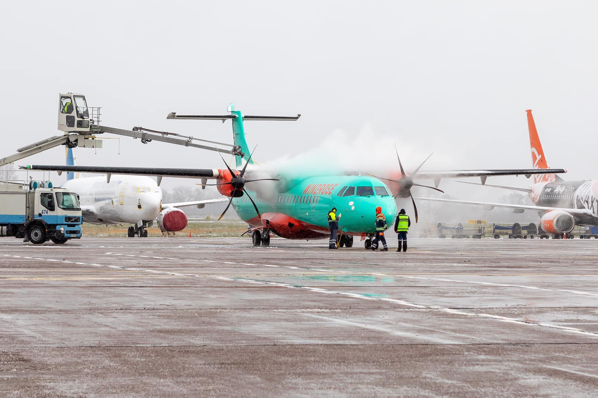 Аеропорти Бориспіль і Київ відновлюють роботу, але проблеми ще є Аеропорти Бориспіль і Київ відновлюють роботу, але проблеми ще є