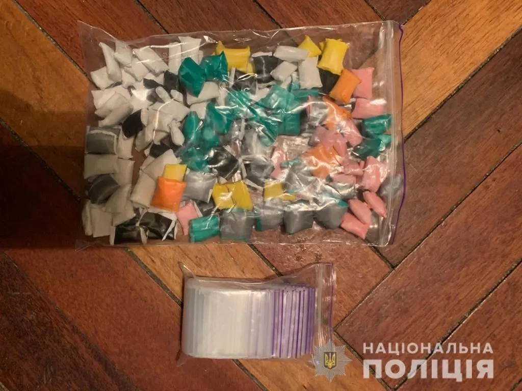 Продали наркотиків на понад 2 мільйони гривень: у Львові затримали банду наркоторговців – фото