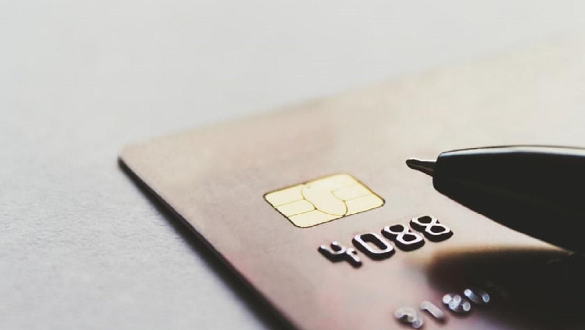 Расходы на банковские комиссии: как можно сэкономить Расходы на банковские комиссии: как можно сэкономить