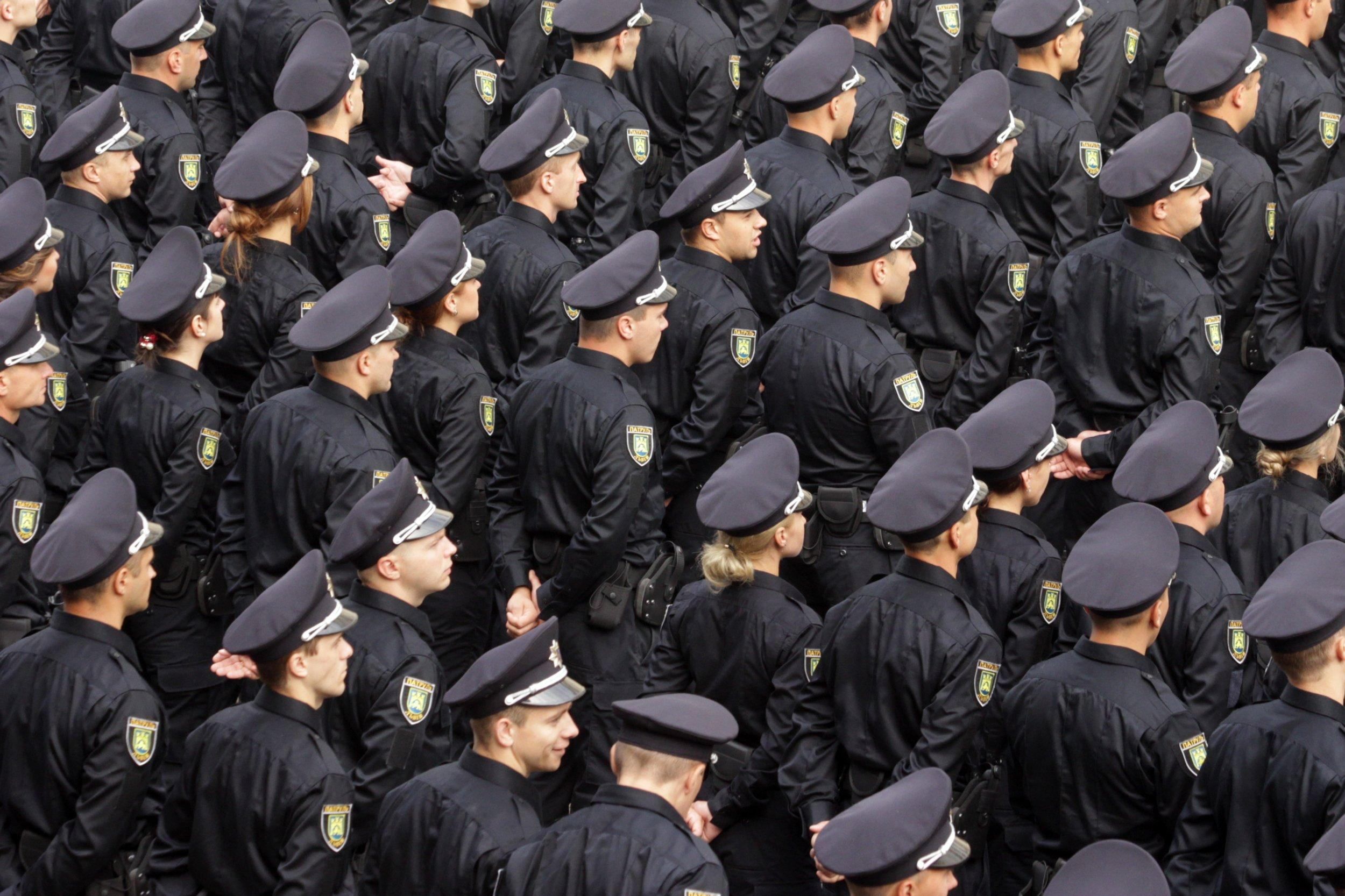 Поліцейським хочуть підвищити зарплати Поліцейським хочуть підвищити зарплати