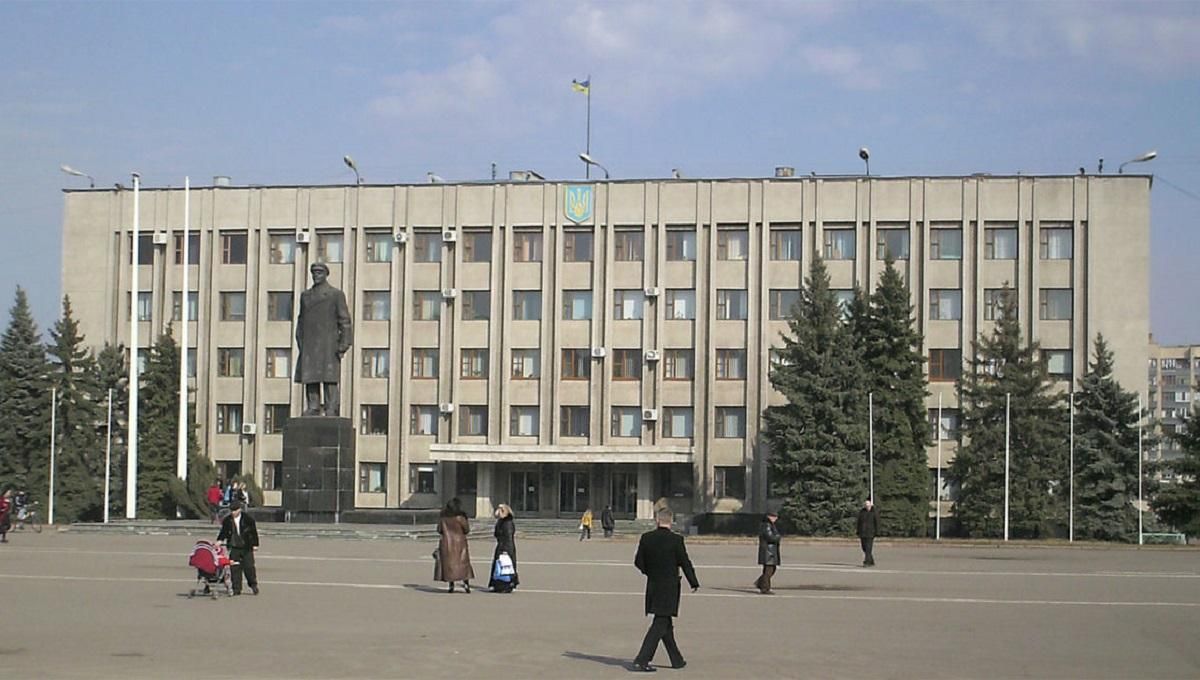 Перша сесія міськради Слов'янська закінчилася бійкою: відео Перша сесія міськради Слов'янська закінчилася бійкою: відео