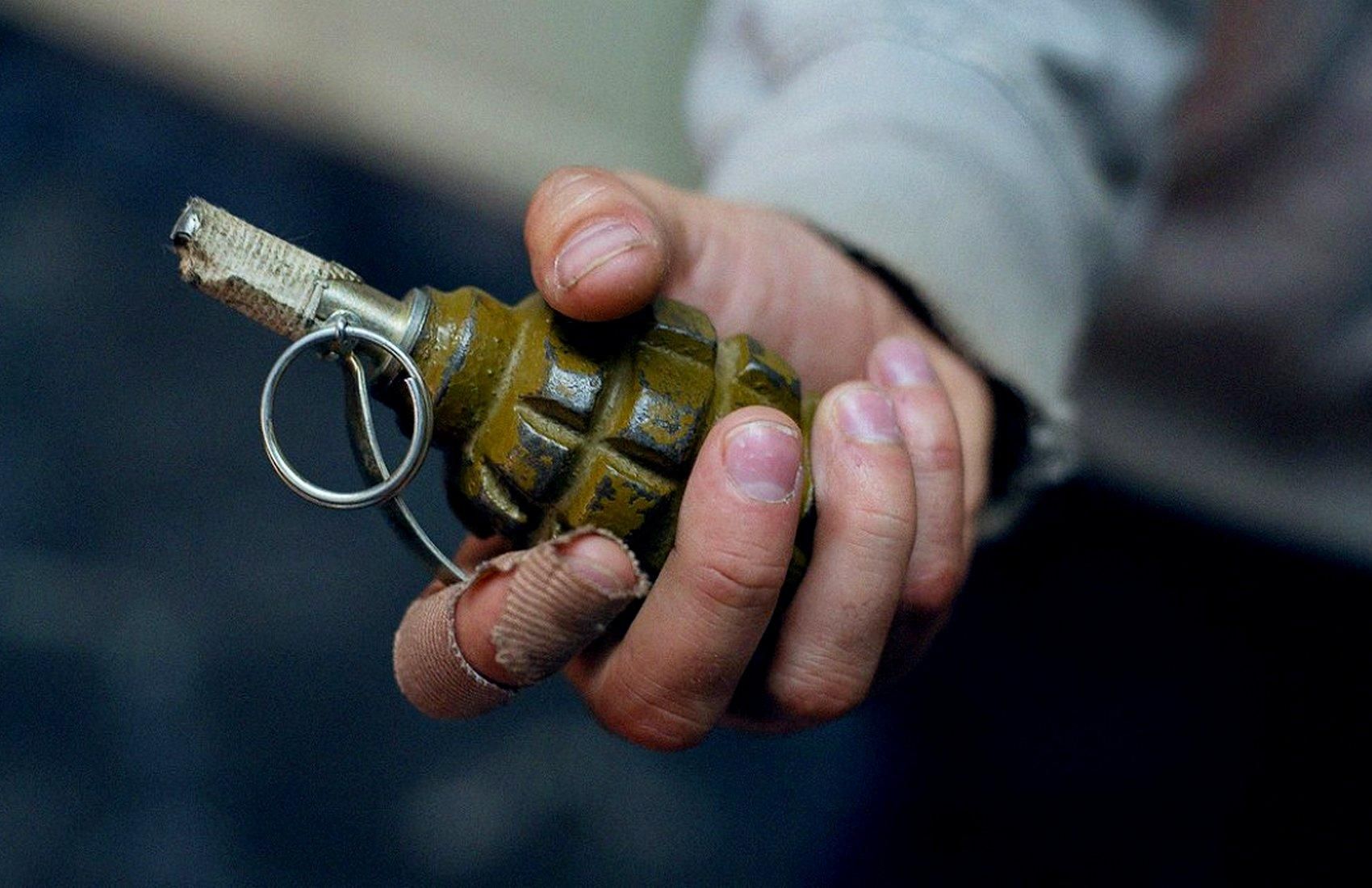 На Київщині чоловік погрожував родині гранатою: вилучили боєприпаси