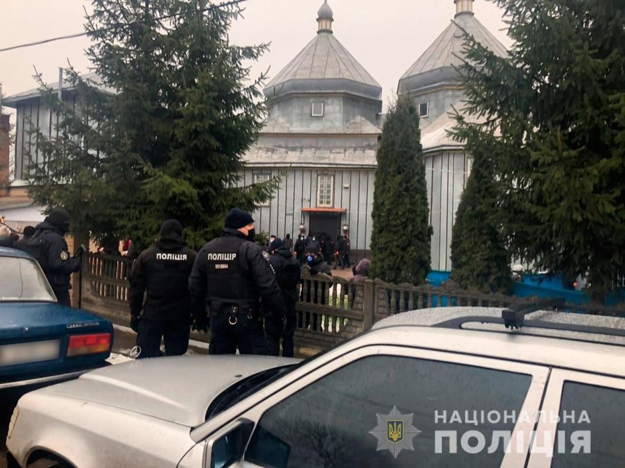 Конфликт из-за церкви в селе Михальча между ПЦУ и УПЦ МП: фото, видео Конфликт из-за церкви в селе Михальча между ПЦУ и УПЦ МП: фото, видео