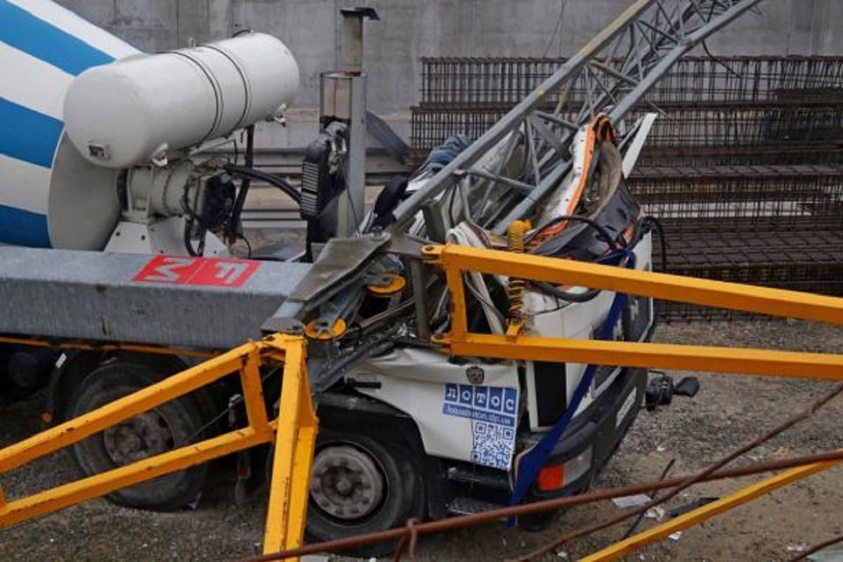 У Дніпрі будівельний кран розчавив людину: фото, відео У Дніпрі будівельний кран розчавив людину: фото, відео