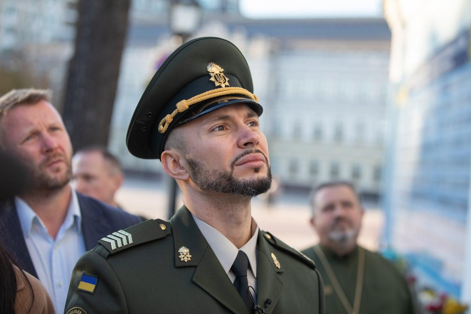 Нещодавно звільнений з в'язниці у Італії нацгвардієць Віталій Марків отримав орден За мужність ІІІ ступеня: його нагородив президент Володимир Зеленський Нещодавно звільнений з в'язниці у Італії нацгвардієць Віталій Марків отримав орден За мужність ІІІ ступеня: його нагородив президент Володимир Зеленський