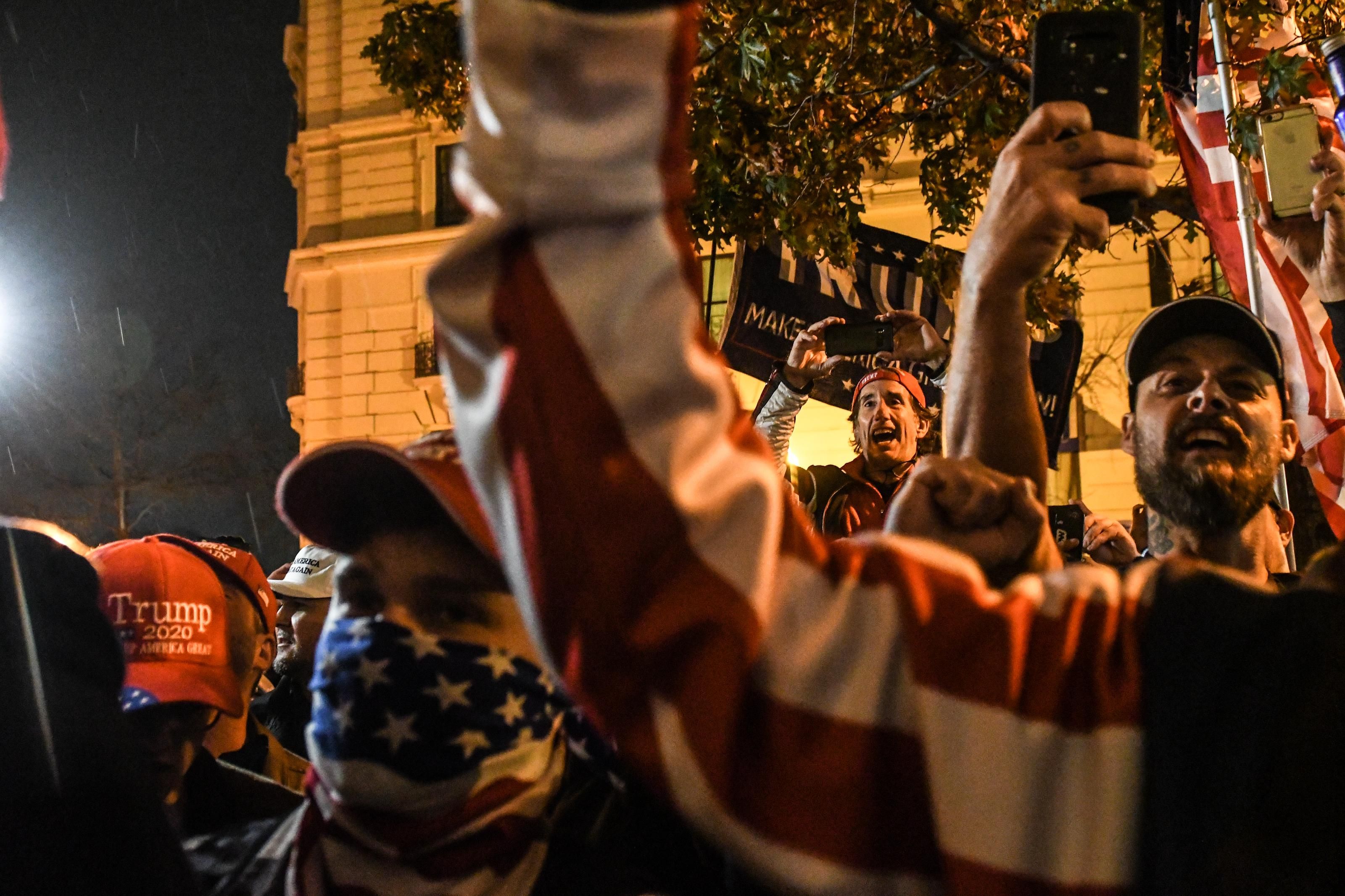 Є поранені та затримані: у США прихильники Трампа вийшли на протест 