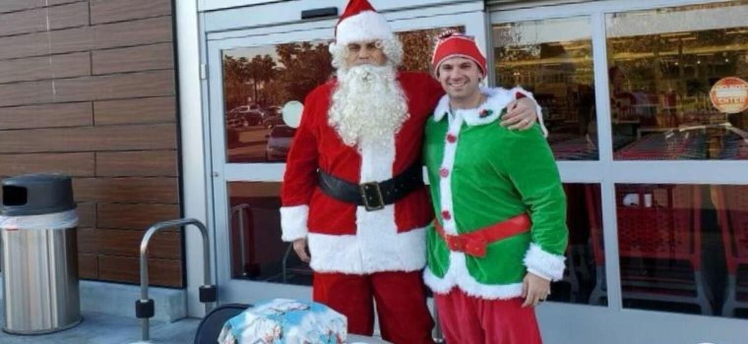 В США полицейские в новогодних костюмах задержали похитителей: видео В США полицейские в новогодних костюмах задержали похитителей: видео