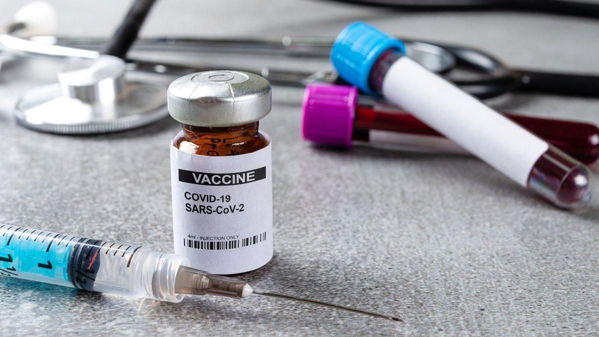 Виробники вакцин хочуть заробити на людстві: чому це не так