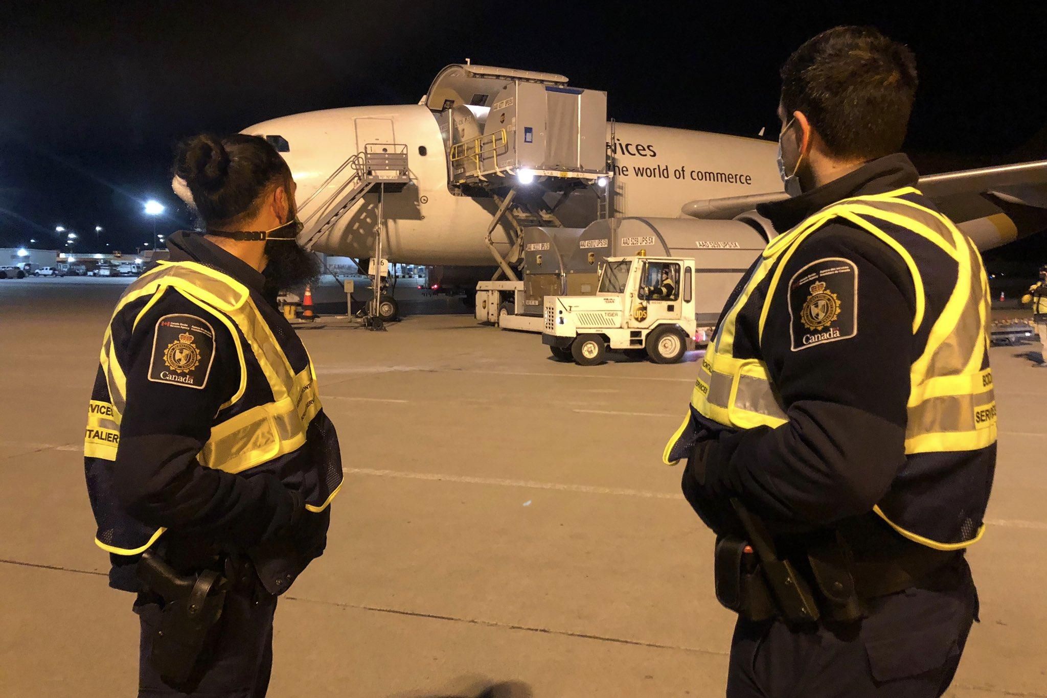 Перша партія вакцини від COVID-19 прибула до Канади, – Трюдо Перша партія вакцини від COVID-19 прибула до Канади, – Трюдо